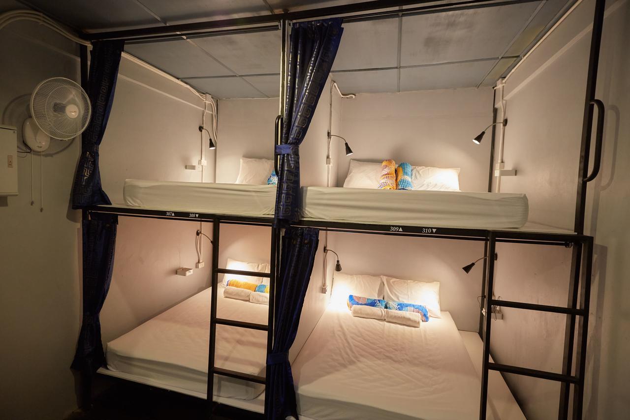 Meet Up Hostel Банкок Екстериор снимка