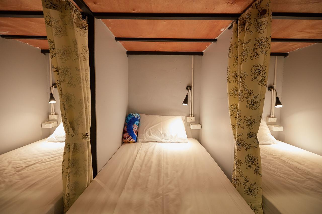 Meet Up Hostel Банкок Екстериор снимка