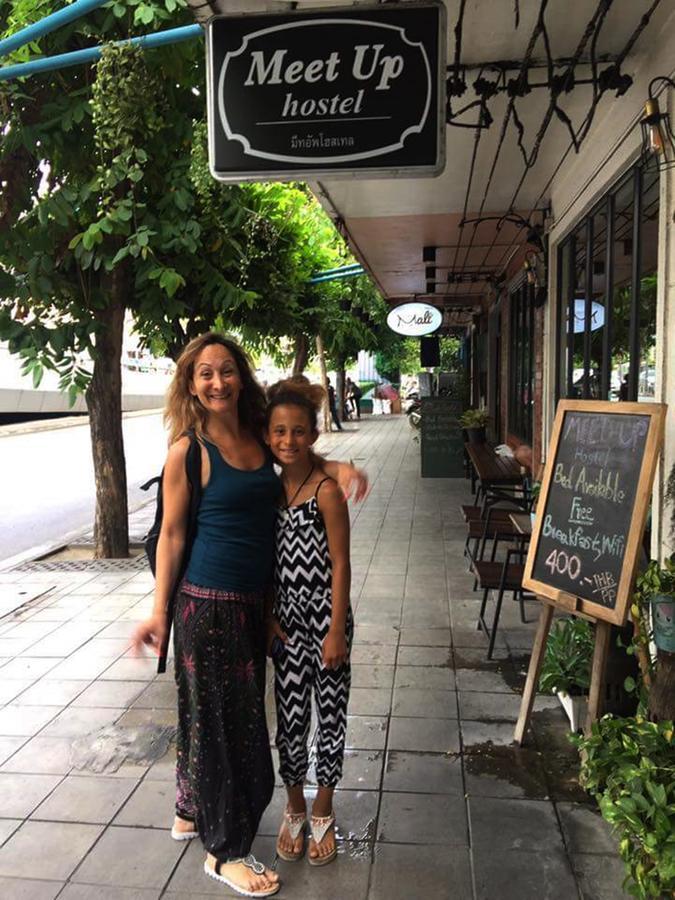 Meet Up Hostel Банкок Екстериор снимка