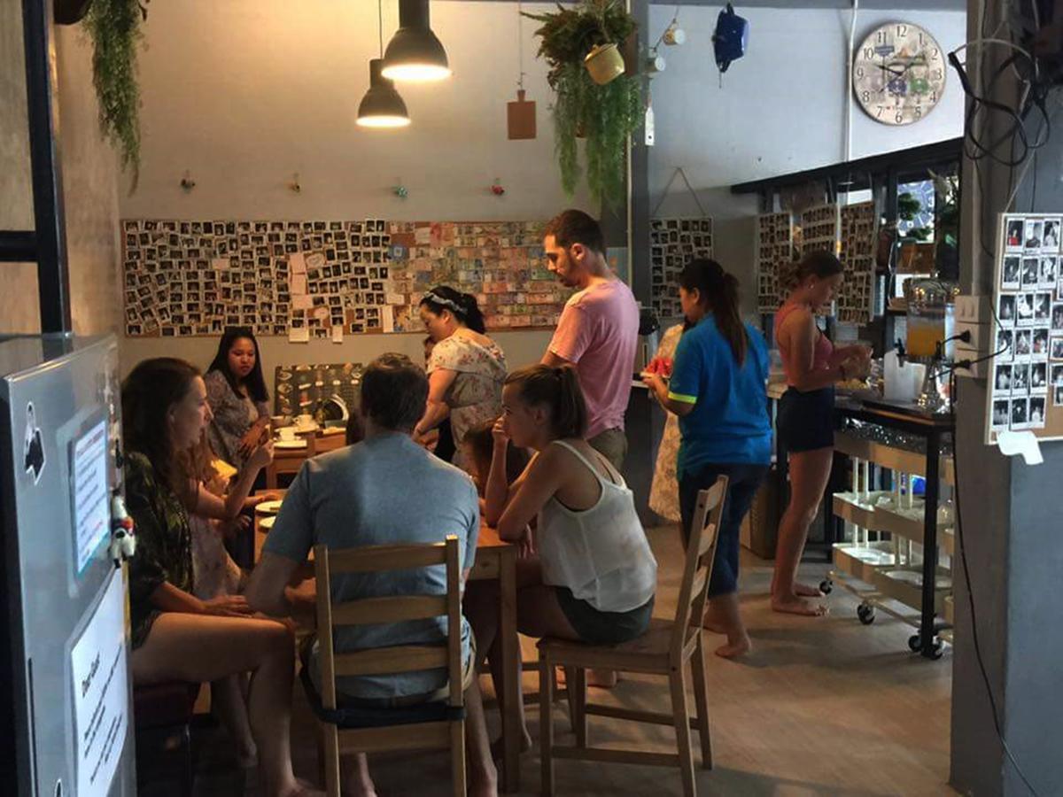 Meet Up Hostel Банкок Екстериор снимка