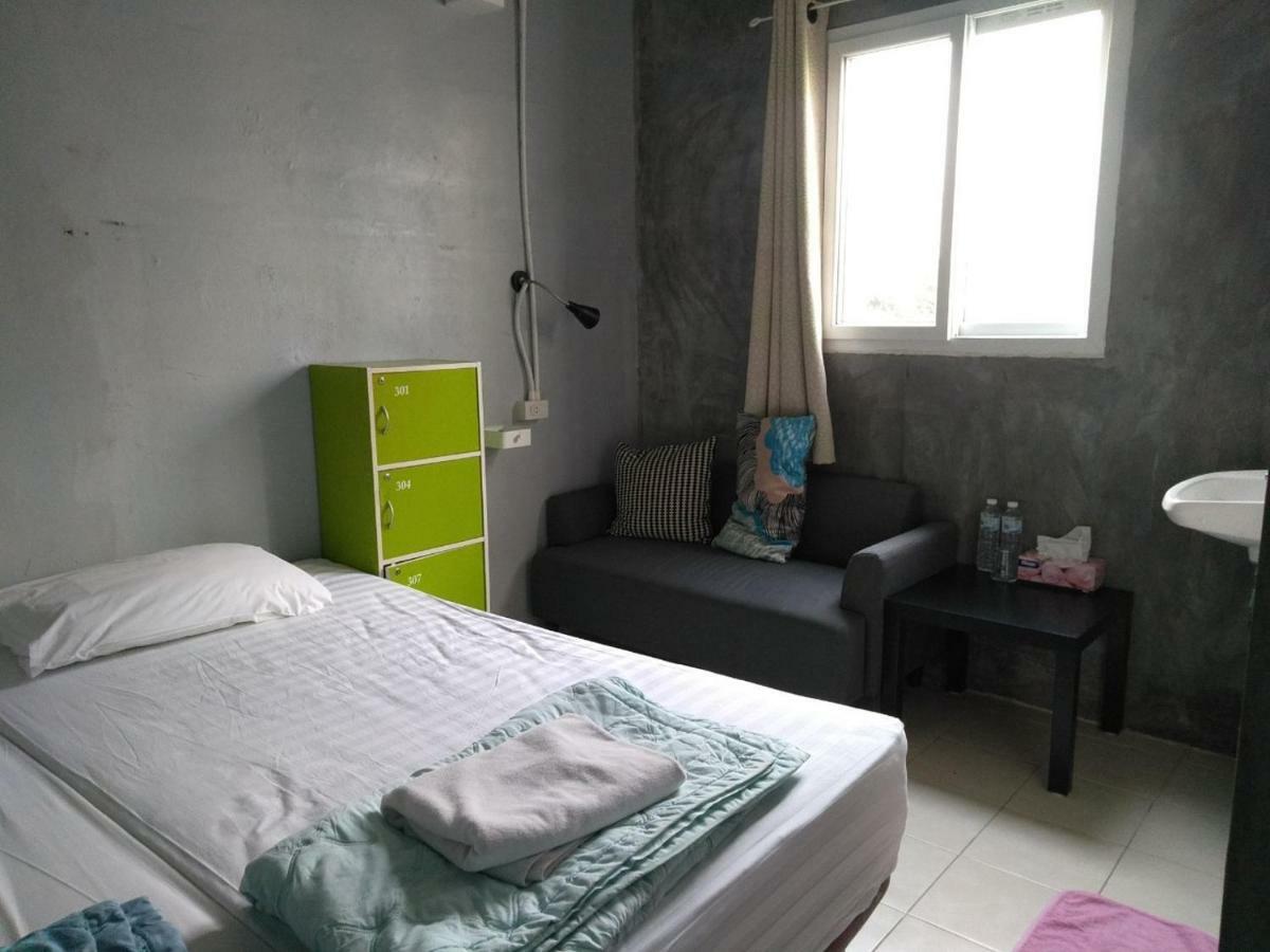 Meet Up Hostel Банкок Екстериор снимка