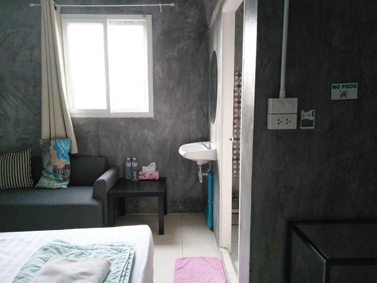 Meet Up Hostel Банкок Екстериор снимка