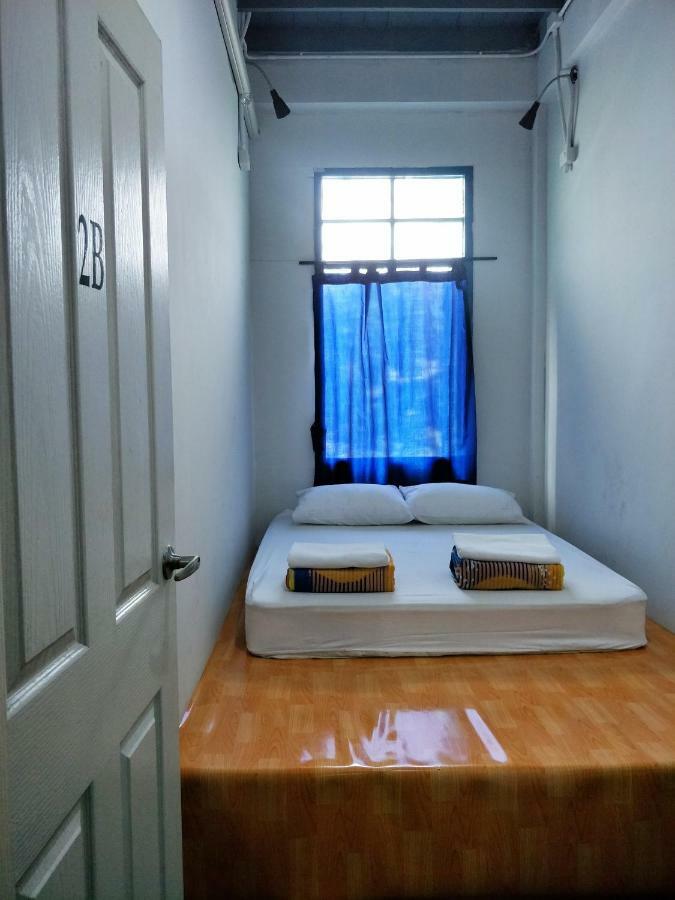 Meet Up Hostel Банкок Екстериор снимка