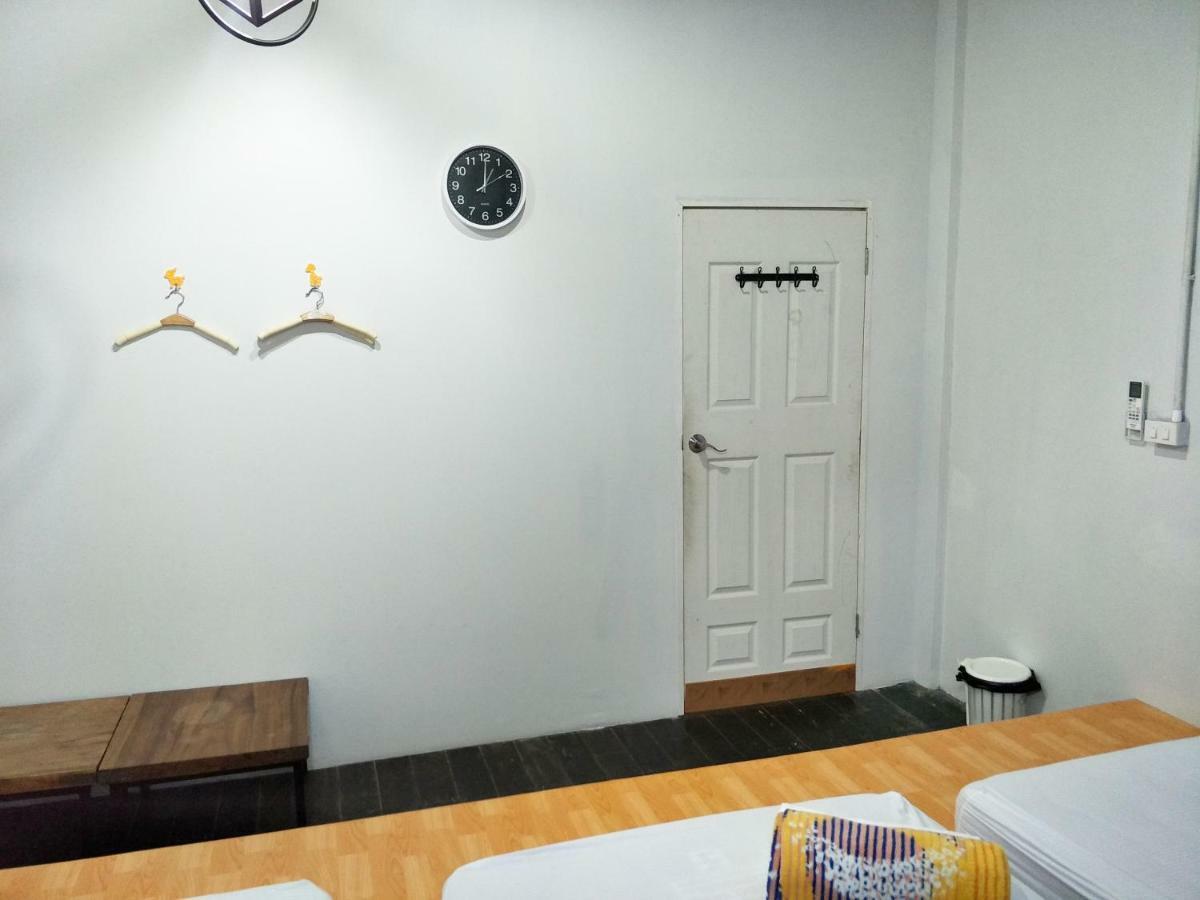 Meet Up Hostel Банкок Екстериор снимка