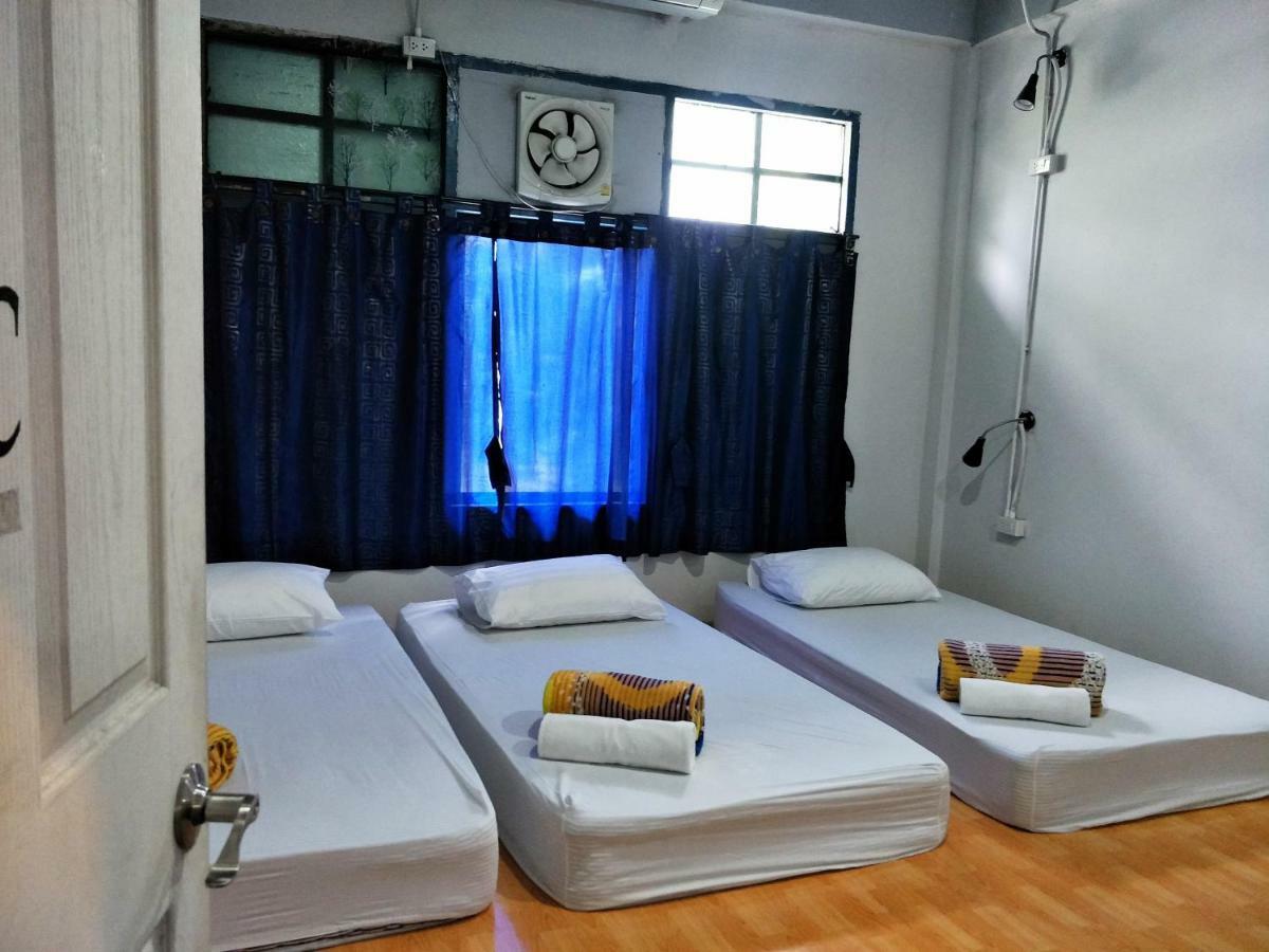 Meet Up Hostel Банкок Екстериор снимка