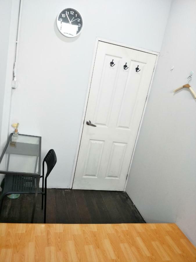Meet Up Hostel Банкок Екстериор снимка