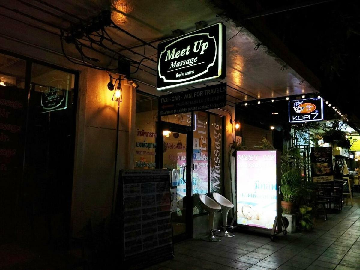 Meet Up Hostel Банкок Екстериор снимка