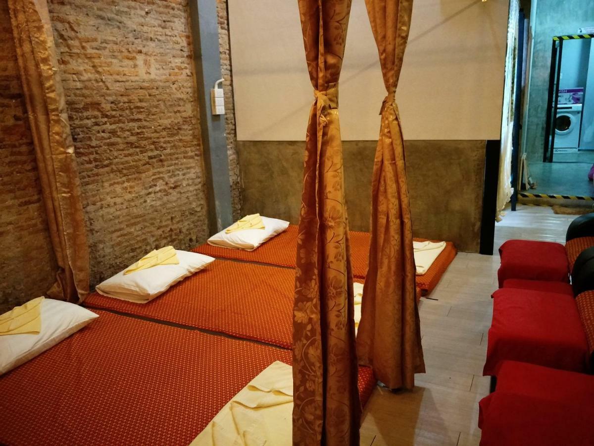 Meet Up Hostel Банкок Екстериор снимка
